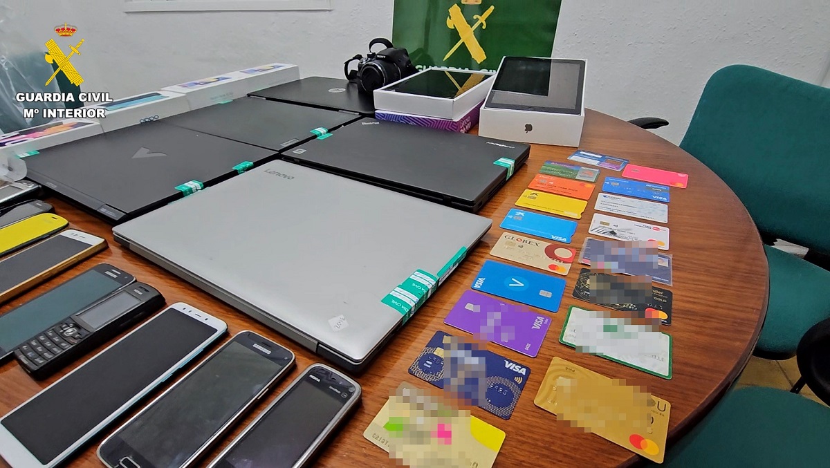 Objetos intervenidos por la Guardia Civil en el registro domiciliario