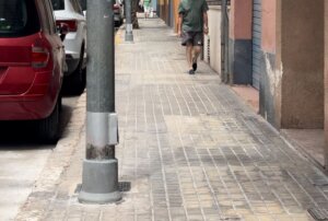 protección de farolas en Paterna frente a los orines de mascotas