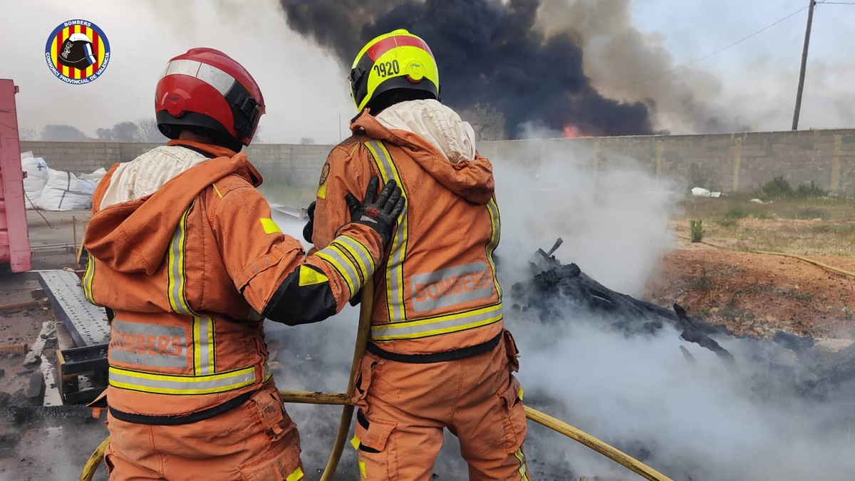 Incendio de vegetación en Aldaia