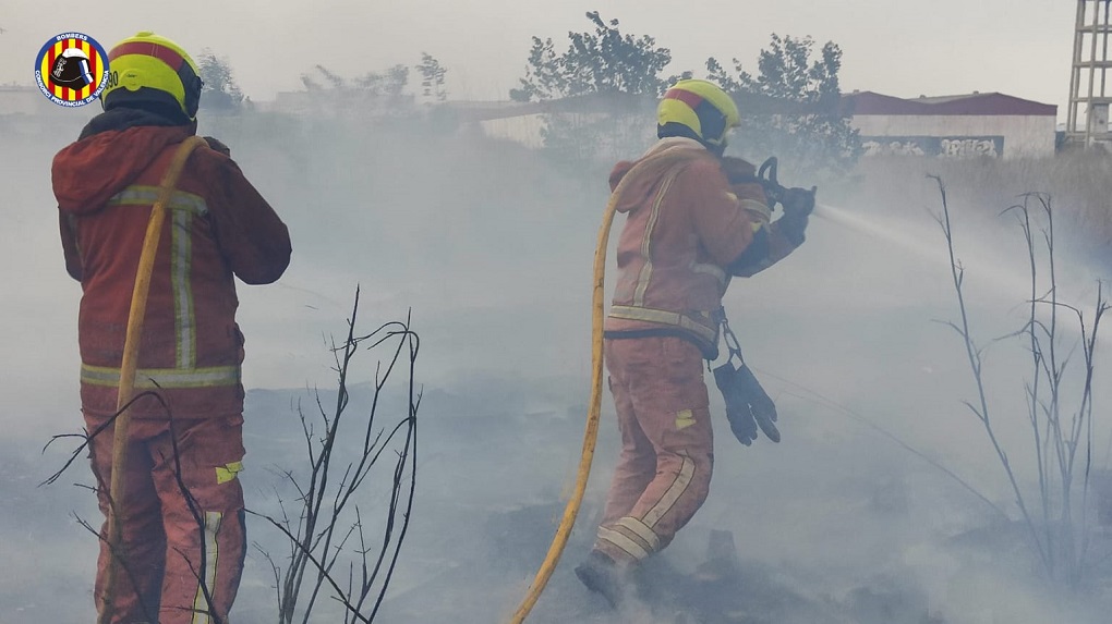 Incendio de vegetación en Aldaia