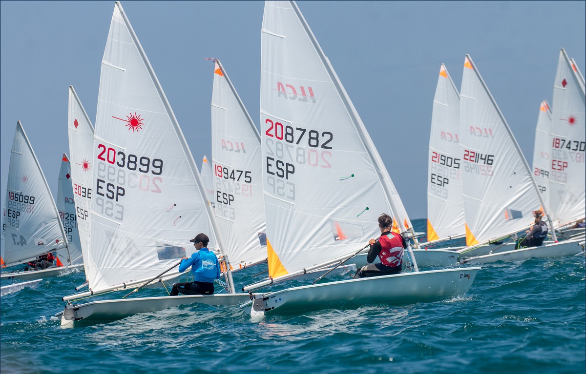 Regata en aguas del Real Club Náutico de Valencia