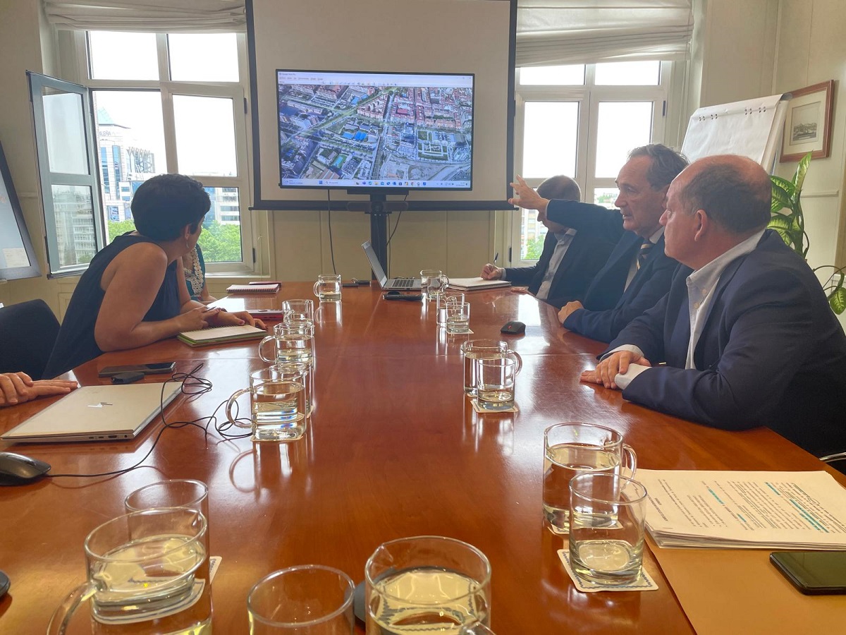 Reunión sobre las vías de Serreria en el Ministerio de Transportes