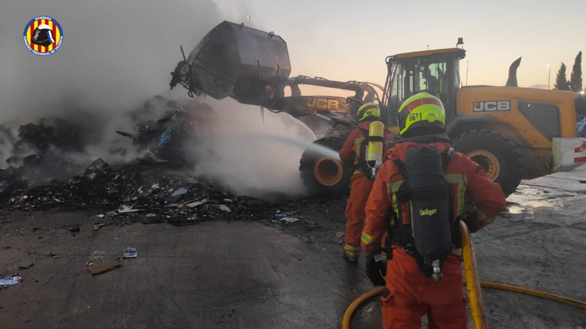 Incendio polígono Almussafes y Picassent