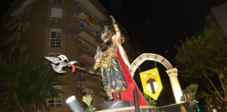 Desfile de la capitanía cristiana Artal de Luna en Manises