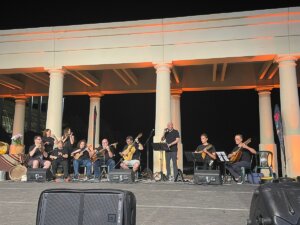 Folklore en los Jardines del Palau