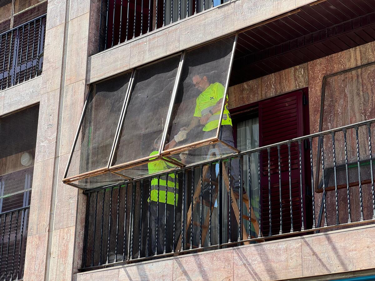 Instalación protecciones en viviendas de la calle Mayor de Paterna