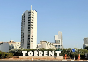 letrero monumental torrent entrada