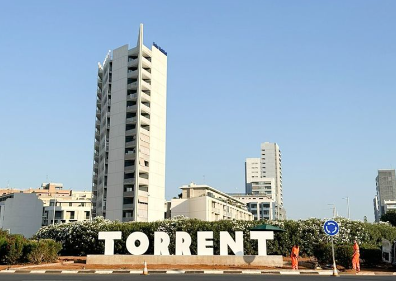 letrero monumental torrent entrada