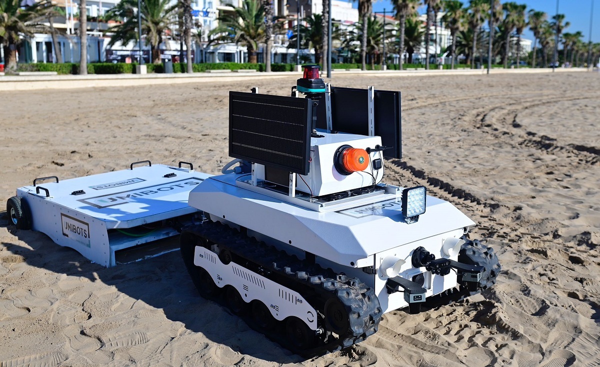 Pruebas con el robot inteligente de limpieza de playas basado en IA