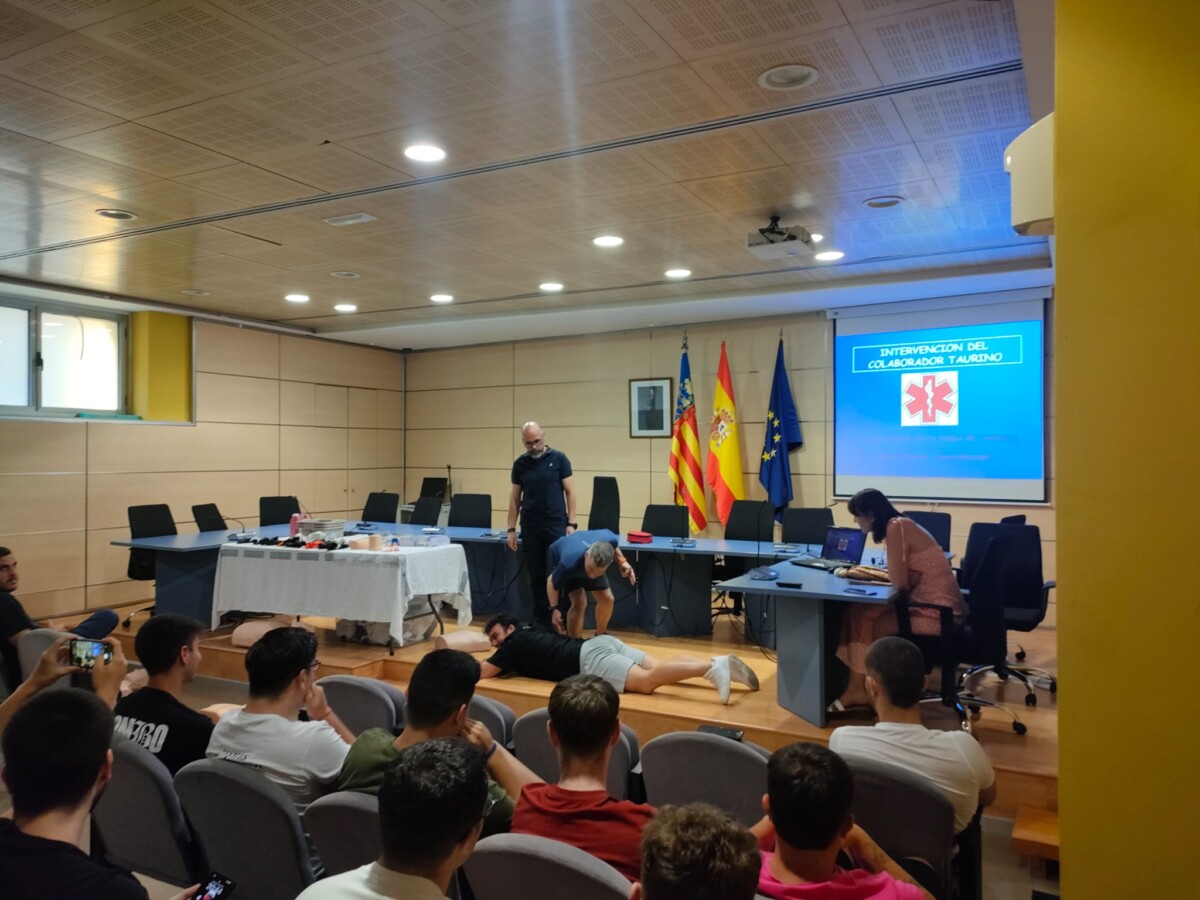 Primeros Auxilios bous al carrer Pobla de Farnals