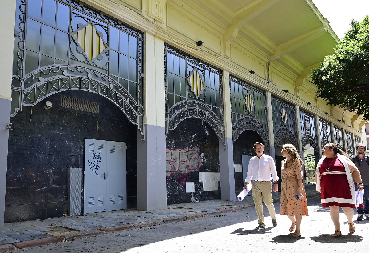 Fachada del Complejo Deportivo Cultural Abastos