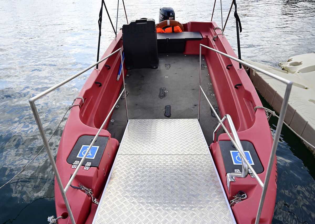Proyecto Bambino (deporte naútico inclusivo) en el Club Naútico de La Marina.