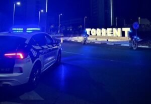 Vehículo de la Policía Local de Torrent en un control nocturno
