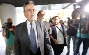 El exvicealcalde de València, Alfonso Grau, a su llegada a la Ciuda de la Justicia. Archivo/ EFE/Manuel Bruque.