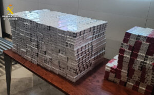 cajetillas de tabaco maleta pasajero aeropuerto de manises