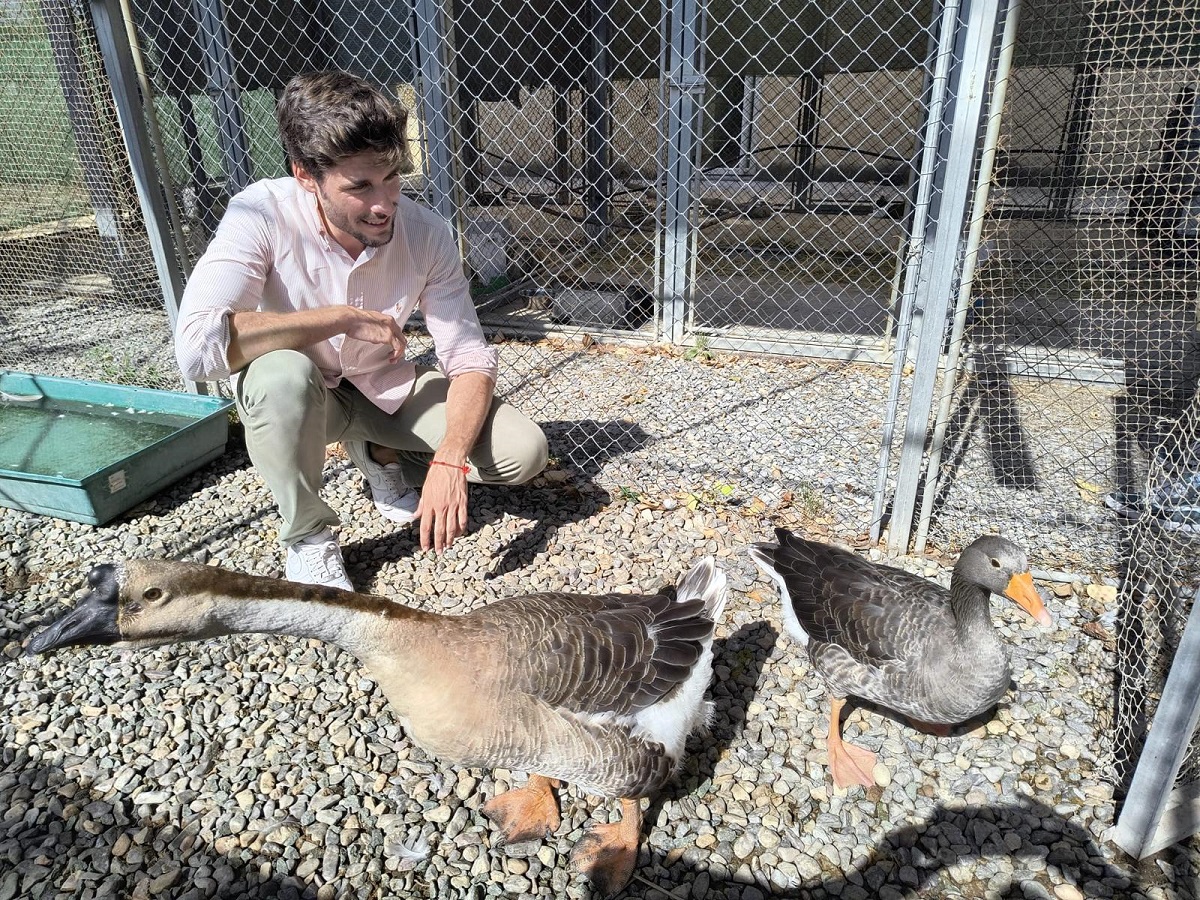 Juan Carlos Caballero visitó el Centro Municipal de Acogida de Especies Exóticas y Avifauna