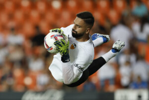Foto de archivo del guardameta georgiano del Valencia CF Giorgi Mamardashvili, traspasado al Liverpool, aunque seguirá jugado en el equipo valencianista. EFE/Biel Aliño
