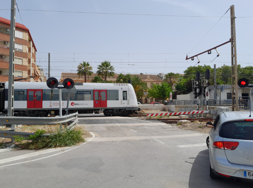 paso a nivel metro paterna