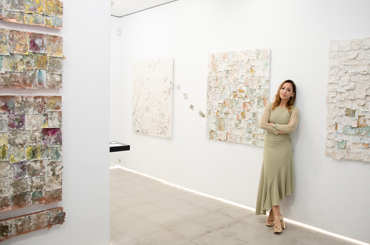 Tatiana Roig en su exposición 'Prohibido no tocar'