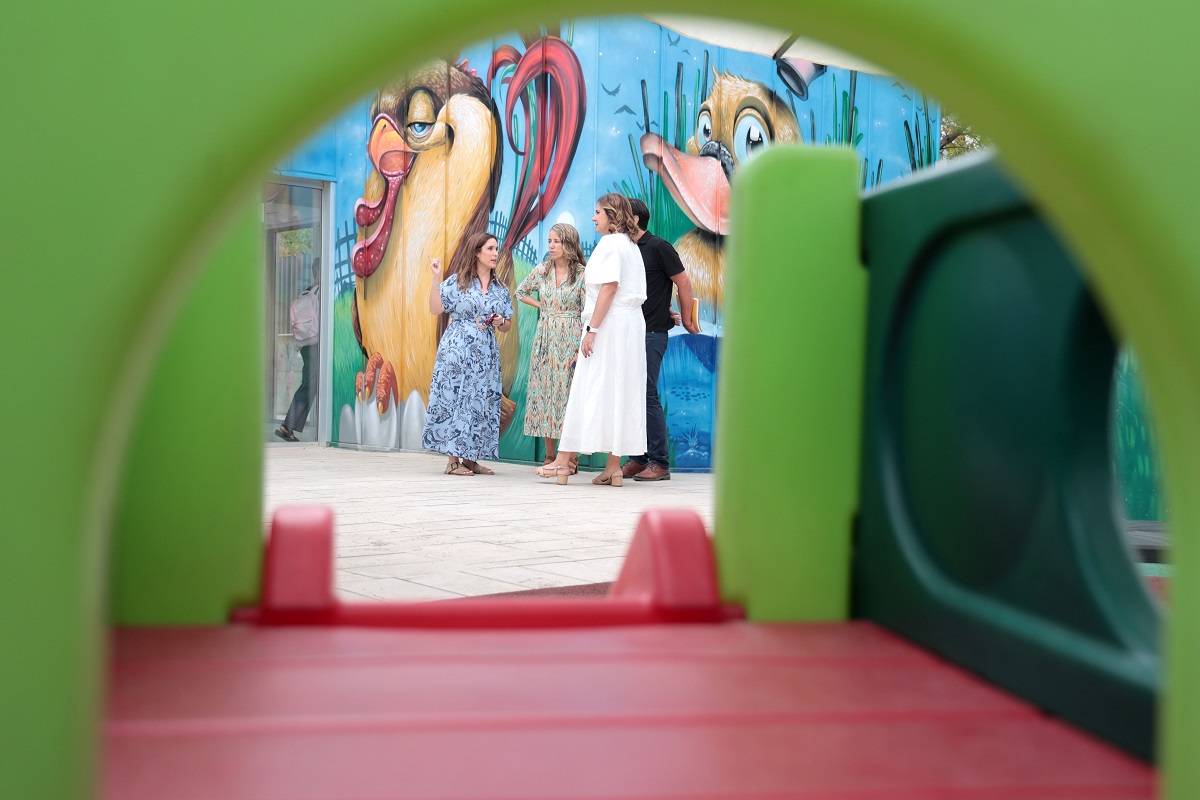 La alcaldesa de València, María José Catalá, visita la Escuela Infantil Clara Campoamor.