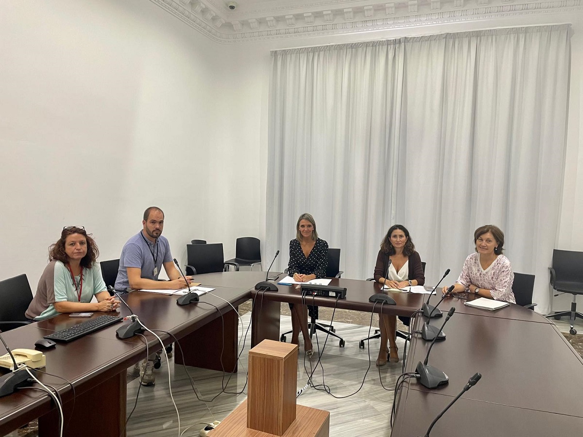 Mónica Gil, reunida con la Asociación de Belenistas de Valencia