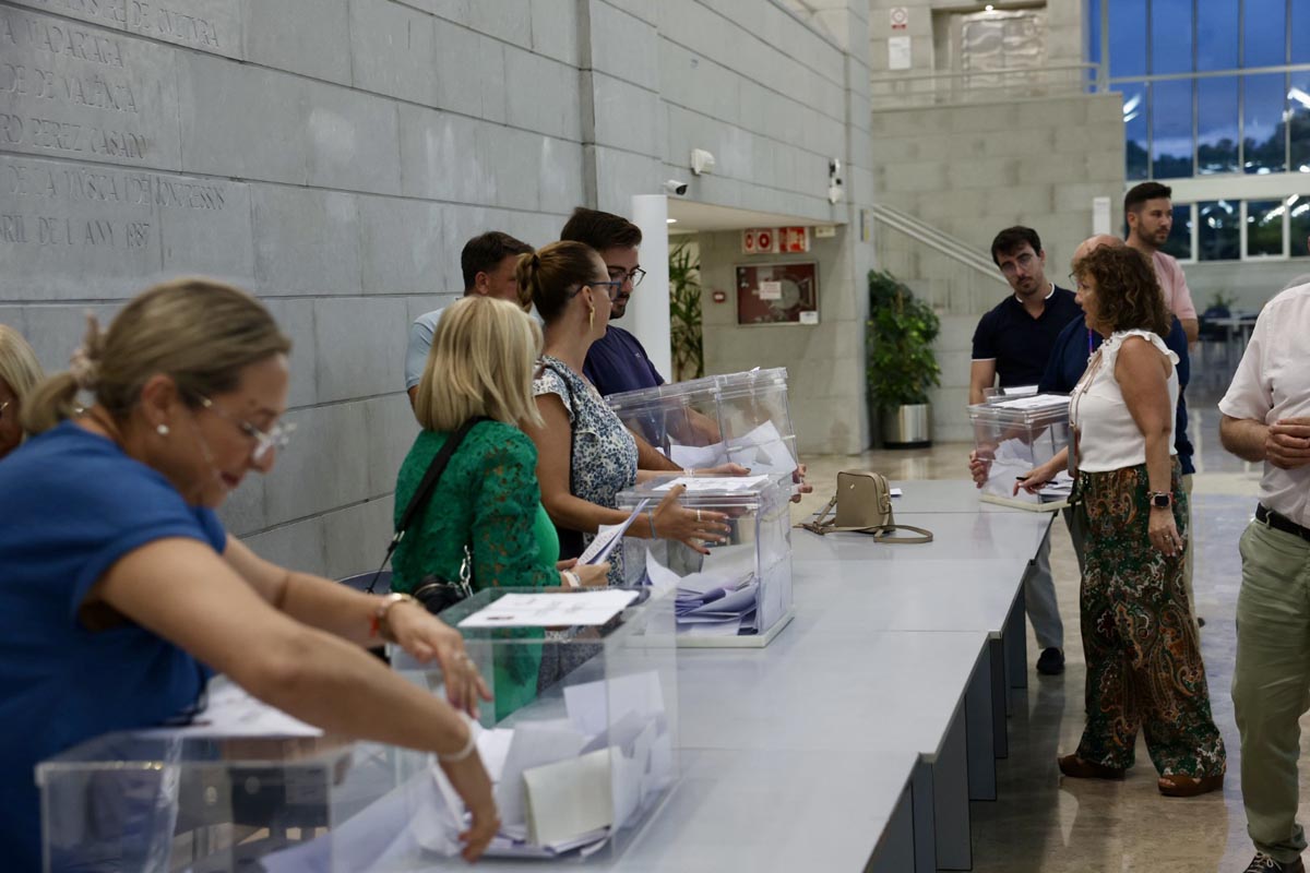 Jurados para la elección de las Falleras Mayores de Valencia 2025
