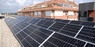 Instalación de placas solares en el CEIP Lluís Vives de Paiporta