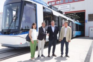 Visita a la fábrica de Stadler Rail en Valencia con representantes del Consell