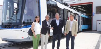 Visita a la fábrica de Stadler Rail en Valencia con representantes del Consell