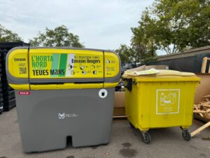 Contenedores de reciclaje amarillos en Quart de Poblet