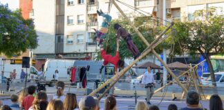 Espectáculo de circo en el Festival Valencirc de Paiporta con artistas en acción