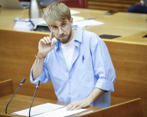 El diputado de Compromís en Les Corts y portavoz de igualdad LGTBI, Francesc Roig, en una imagen compartida en redes por el grupo.