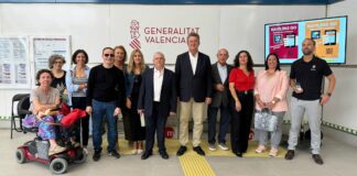 Presentación del sistema Navilens en Metrovalencia con asistentes y tecnología de accesibilidad