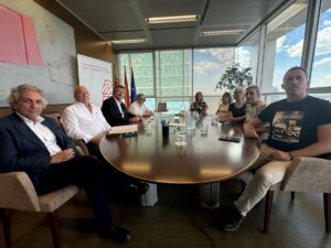 reunion Consell con la plataforma de soterramiento de las vías