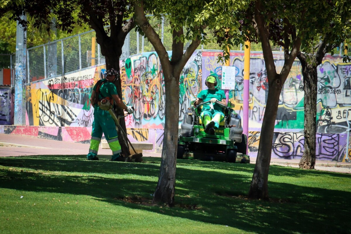 personal jardinería Nous Espais Torrent