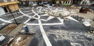 Vista de la renovación del pavimento en la Plaça Espanya de Picanya