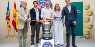Presentación de la Copa Faulcombridge 2024 con trofeo y participantes