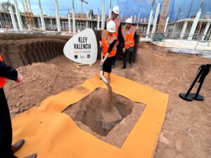 Ceremonia de colocación de la primera piedra de una residencia universitaria en Moncada