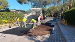 Reparación asfalto en la zona de La Canyada en Paterna
