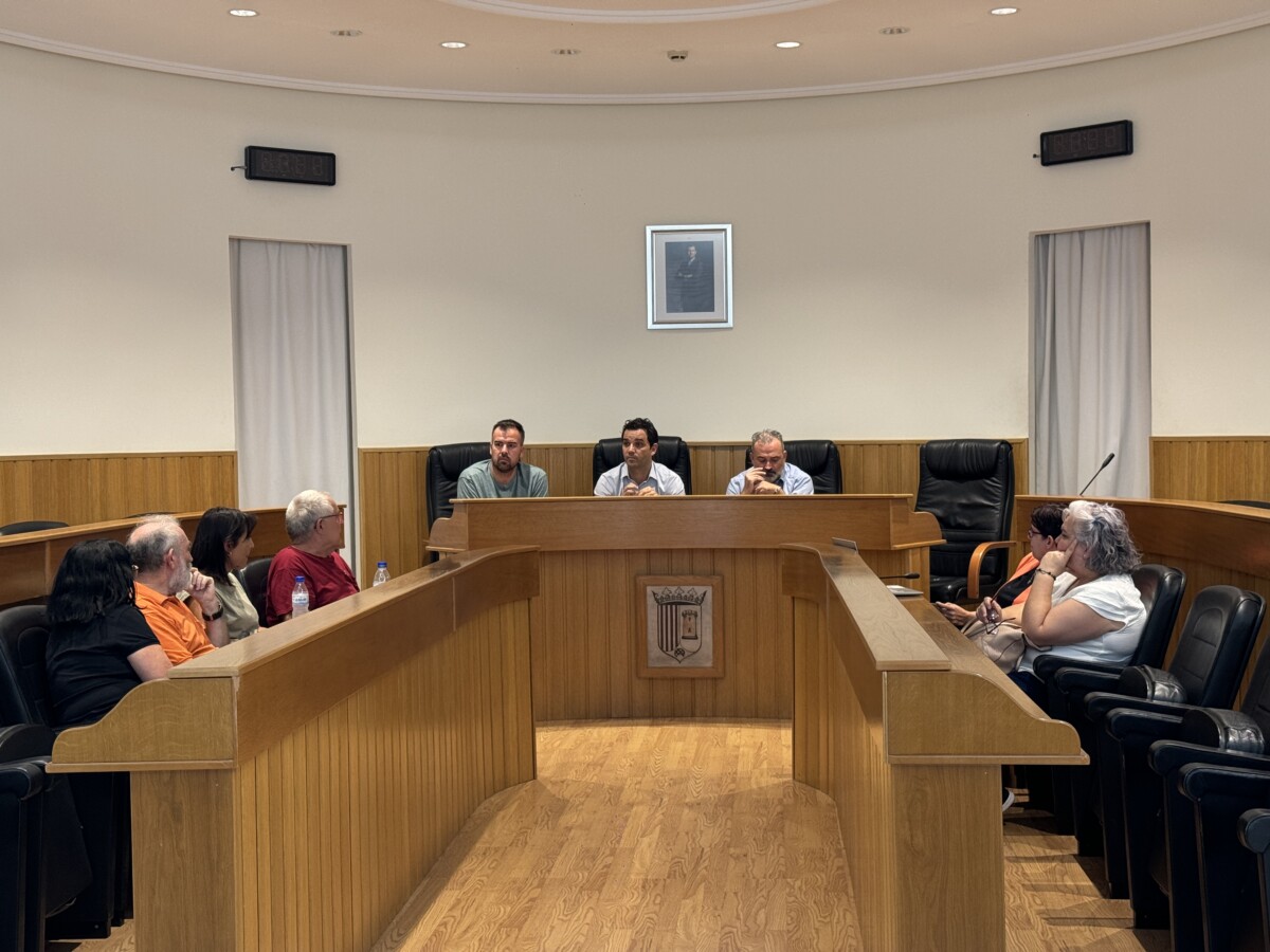 Reunión alcalde con PUC y Multipaterna peatonalización calle Mayor