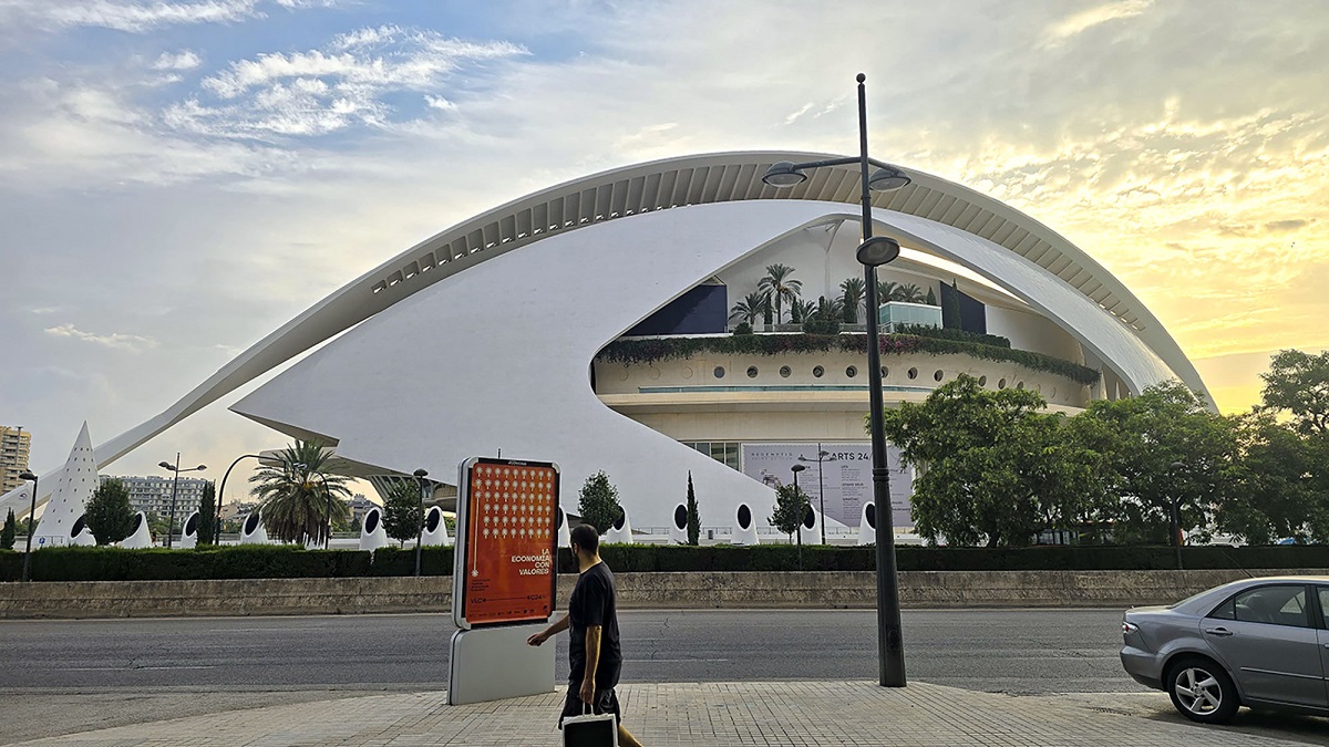 València acerca la imagen de la Capital Española de la Economía Social a todos los rincones de la ciudad