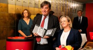 Vicent Andres EStelles caja letras instituto cervantes