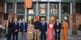 Grupo de personas en la celebración del 9 de octubre en Aldaia