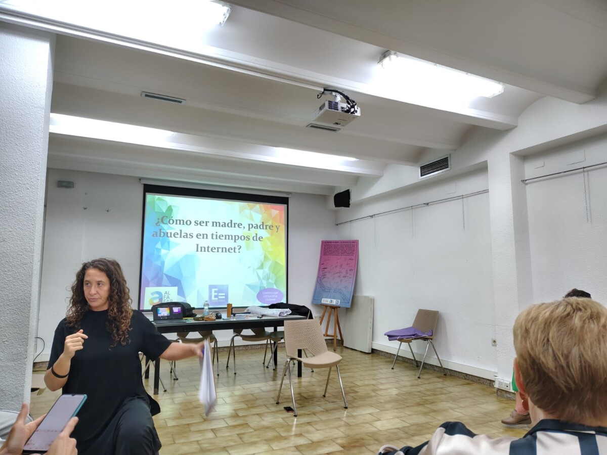 Alfafar trabaja junto a los colegios y las familias en materia de violencia digital