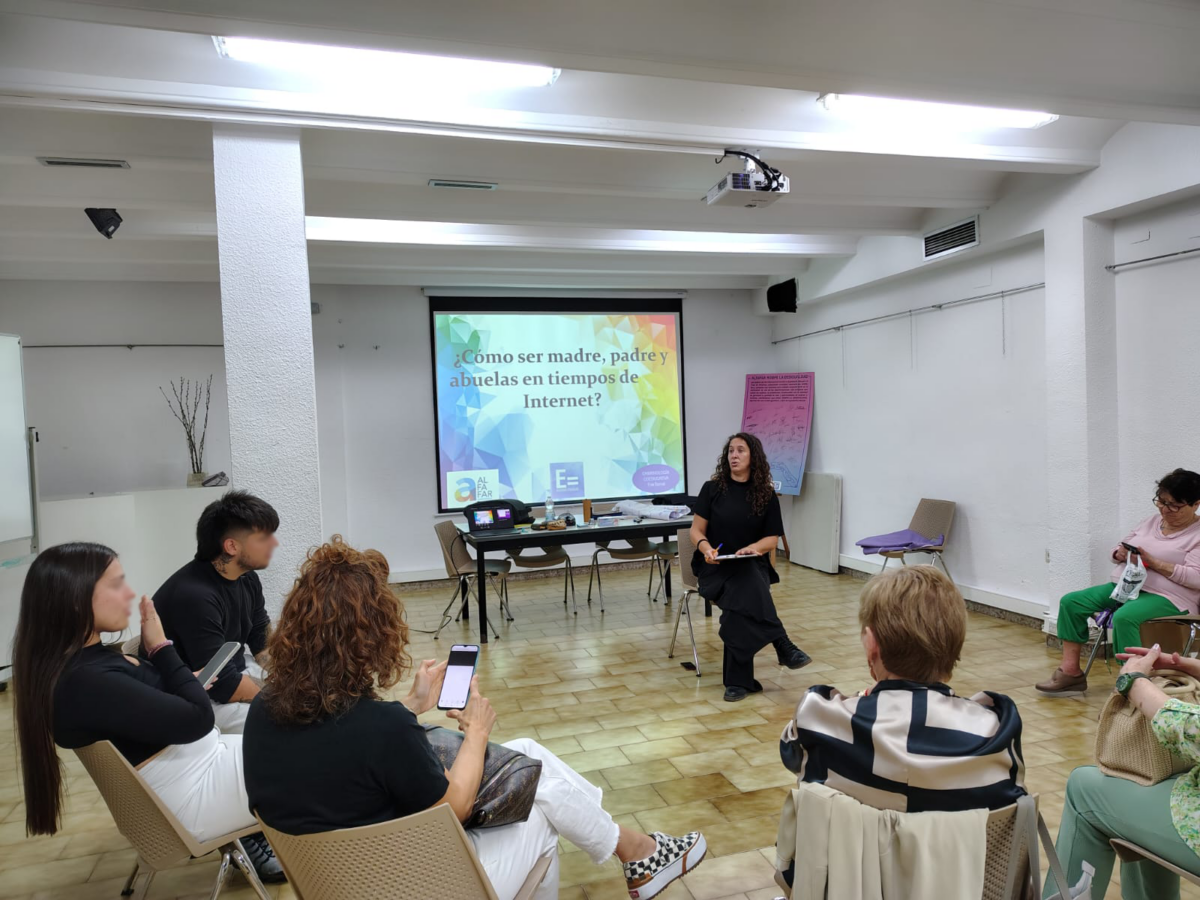 Alfafar trabaja junto a los colegios y las familias en materia de violencia digital