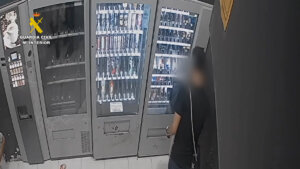 Dos menores, investigados por un delito de odio y un hurto en las fiestas locales de Silla