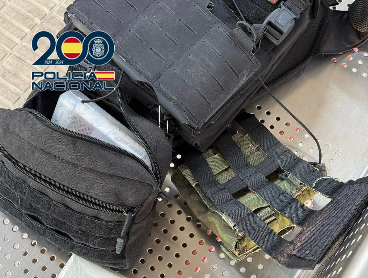 Detenido un joven que subió a un Cercanías con un chaleco militar que simulaba ser un explosivo