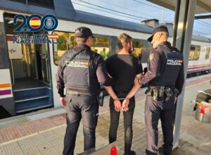 Detenido un joven que subió a un Cercanías con un chaleco militar que simulaba ser un explosivo