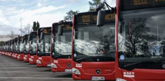 Autobuses de la EMT de Valencia estacionados en fila