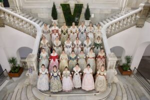 Grupo de falleras mayores en un ensayo de proclamación en Valencia